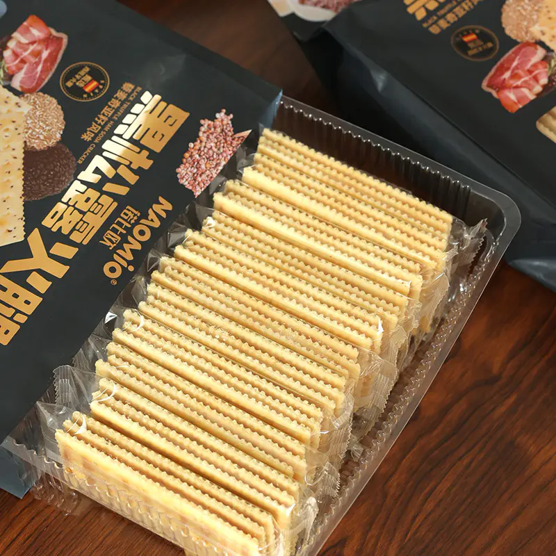 Crackers di soda e prosciutto al tartufo nero