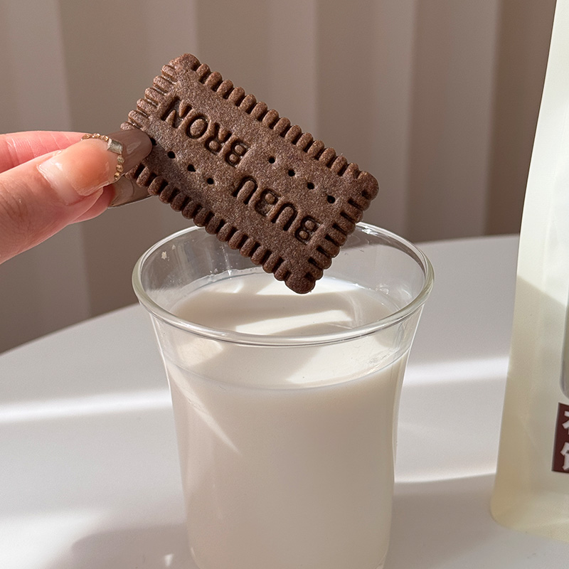 Biscotti al gusto cacao ad alto contenuto di calcio e ferro